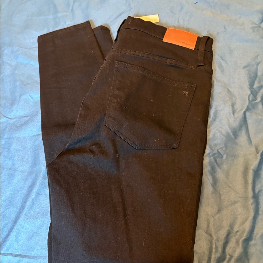 Madewell Black Slim Jeans with Sleek Design